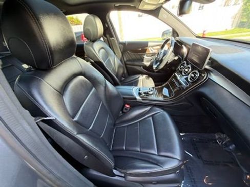 Used 2019 Mercedes-Benz GLC 300 4MATIC image 23
