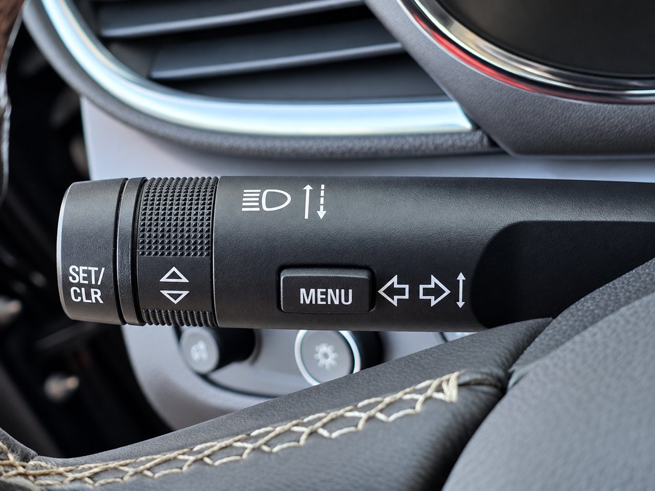 Certified 2017 Buick Encore Essence FWD image 21