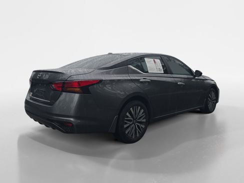 Used 2025 Nissan Altima 2.5 SV FWD image 6