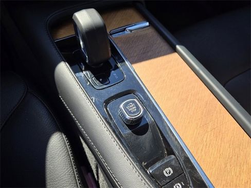 Certified 2023 Volvo XC90 B6 Plus image 23