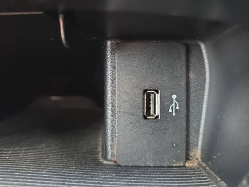 Used 2018 Ford Edge SE FWD image 26