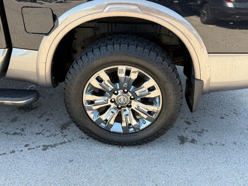 Used 2018 Nissan Titan Platinum Reserve AWD/4WD image 18