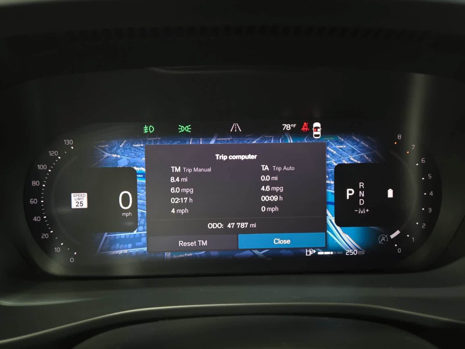 Used 2023 Volvo XC40 B5 Plus w/ Driver Assist Package AWD/4WD image 5