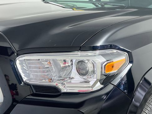 Used 2022 Toyota Tacoma SR5 image 11