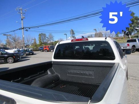 Used 2024 Nissan Frontier SV image 7