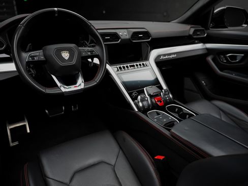 Used 2019 Lamborghini Urus AWD/4WD image 2