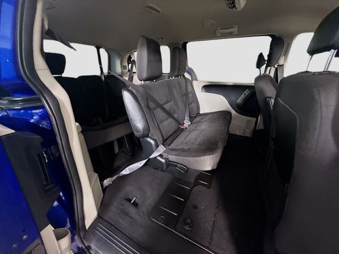 Used 2019 Dodge Grand Caravan SE FWD image 25