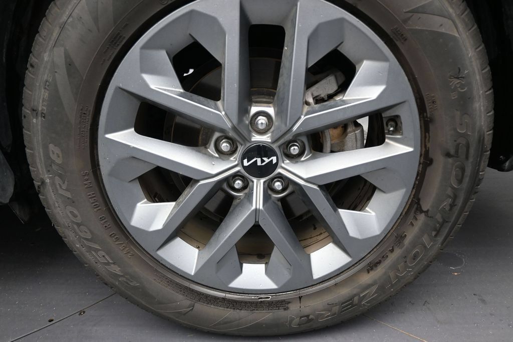 Used 2024 Kia Telluride LX FWD image 10