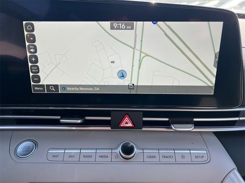 Certified 2025 Hyundai Elantra Limited image 28