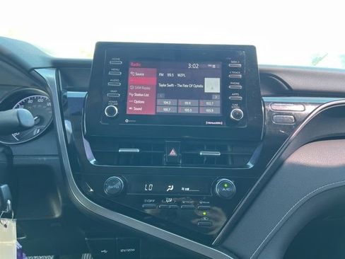 Used 2021 Toyota Camry SE image 16