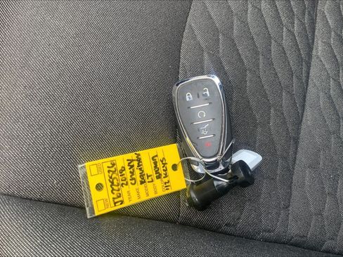 Used 2018 Chevrolet Equinox LT FWD image 13