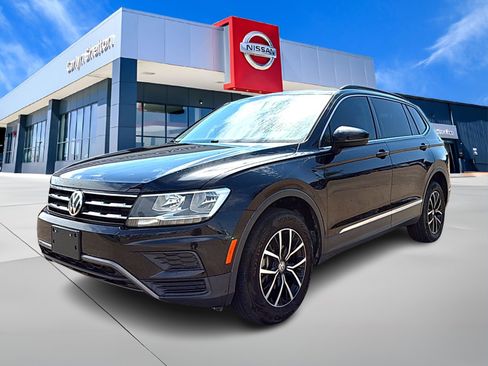 Used 2021 Volkswagen Tiguan SE FWD image 1