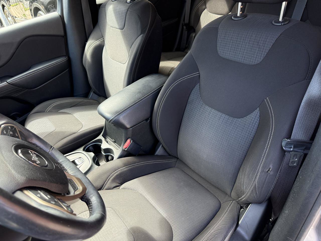 Used 2015 Jeep Cherokee Latitude w/ Comfort/Convenience Group FWD image 6