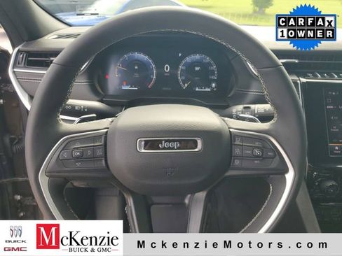 Used 2024 Jeep Grand Cherokee L Altitude RWD image 11
