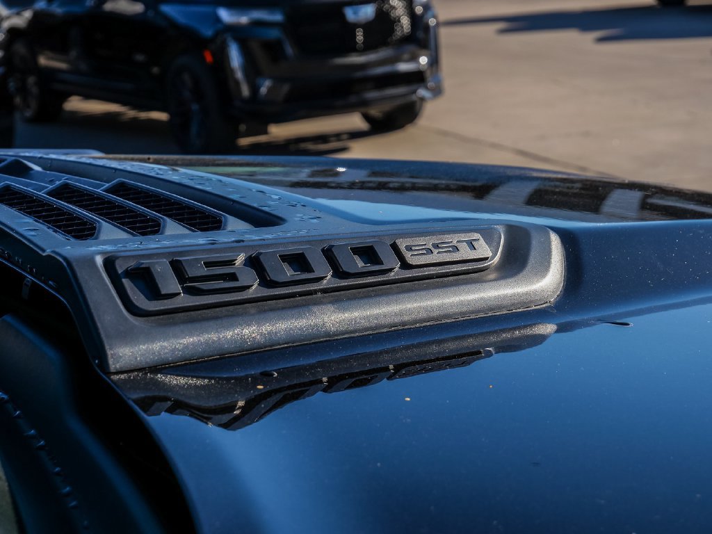 Used 2025 RAM 1500 Laramie w/ Sport Appearance Package AWD/4WD image 10