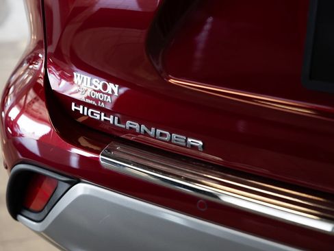 Used 2023 Toyota Highlander Platinum FWD image 7