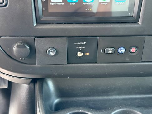 Used 2018 Chevrolet Express 2500 image 29