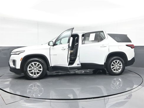 Used 2022 Chevrolet Traverse LS FWD image 40