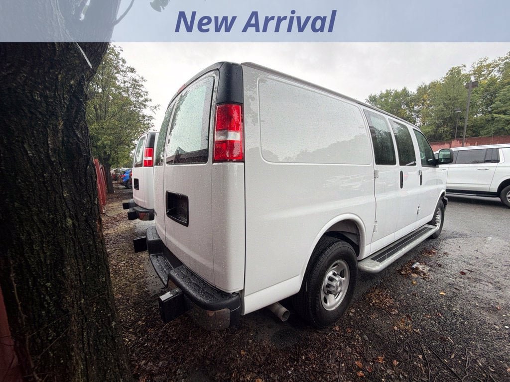 Used 2025 Chevrolet Express 2500 w/ Driver Convenience Package RWD image 4