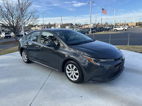 Certified 2024 Toyota Corolla LE image 2