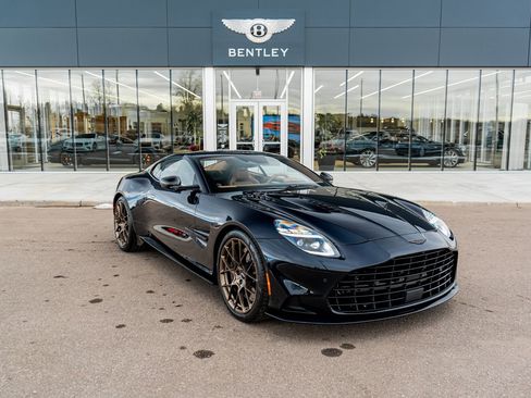 Used 2025 Aston Martin Vanquish V12 image 18