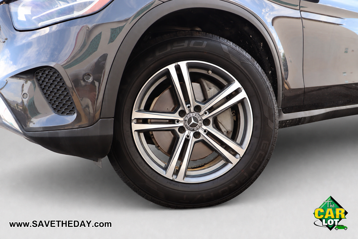 Used 2021 Mercedes-Benz GLC 300 w/ Premium Package image 3