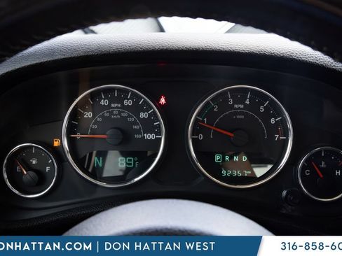 Used 2017 Jeep Wrangler Unlimited Sahara w/ Connectivity Group AWD/4WD image 6