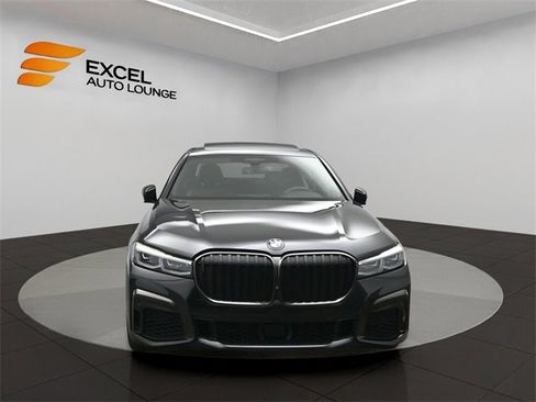 Used 2021 BMW 750i xDrive w/ Executive Package image 8