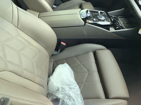 Used 2025 BMW 530i w/ M Sport Package RWD image 5