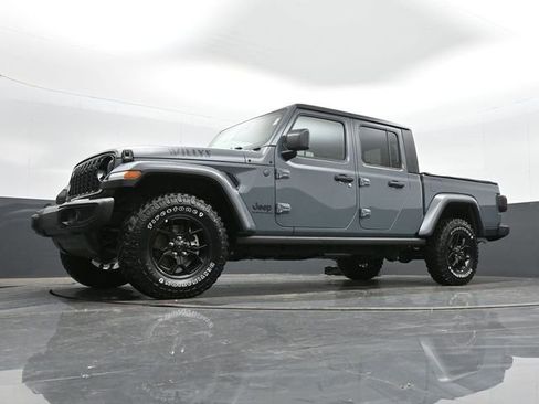 Used 2024 Jeep Gladiator Sport AWD/4WD image 40