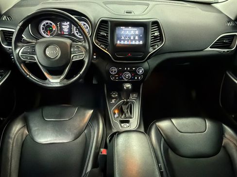 Used 2019 Jeep Cherokee Latitude Plus w/ Comfort/Convenience Group image 17