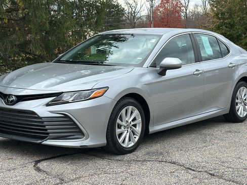 Used 2023 Toyota Camry LE image 2