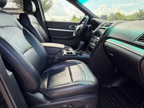 Used 2016 Ford Explorer XLT w/ Equipment Group 202A FWD image 12