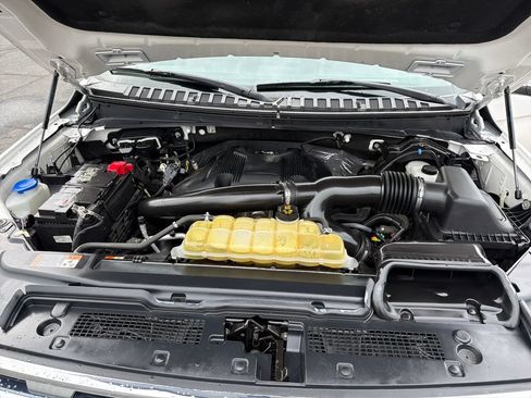 Used 2019 Ford Expedition XLT w/ Equipment Group 202A AWD/4WD image 22