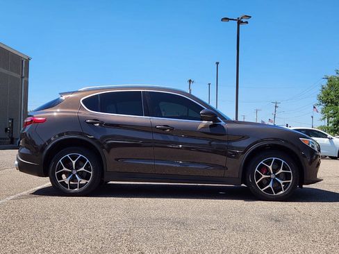 Used 2019 Alfa Romeo Stelvio Ti AWD/4WD image 3