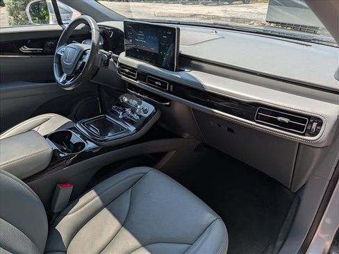 Used 2023 Lincoln Nautilus Reserve AWD/4WD image 16