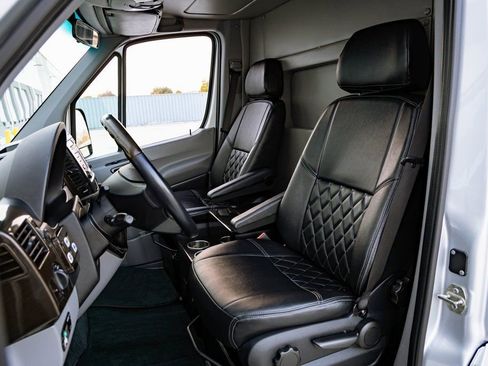 Used 2015 Mercedes-Benz Sprinter 2500 image 16