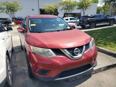 Used 2015 Nissan Rogue S w/ S Family Package FWD image 1