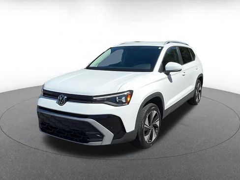 Used 2026 Volkswagen Taos SE AWD/4WD image 5