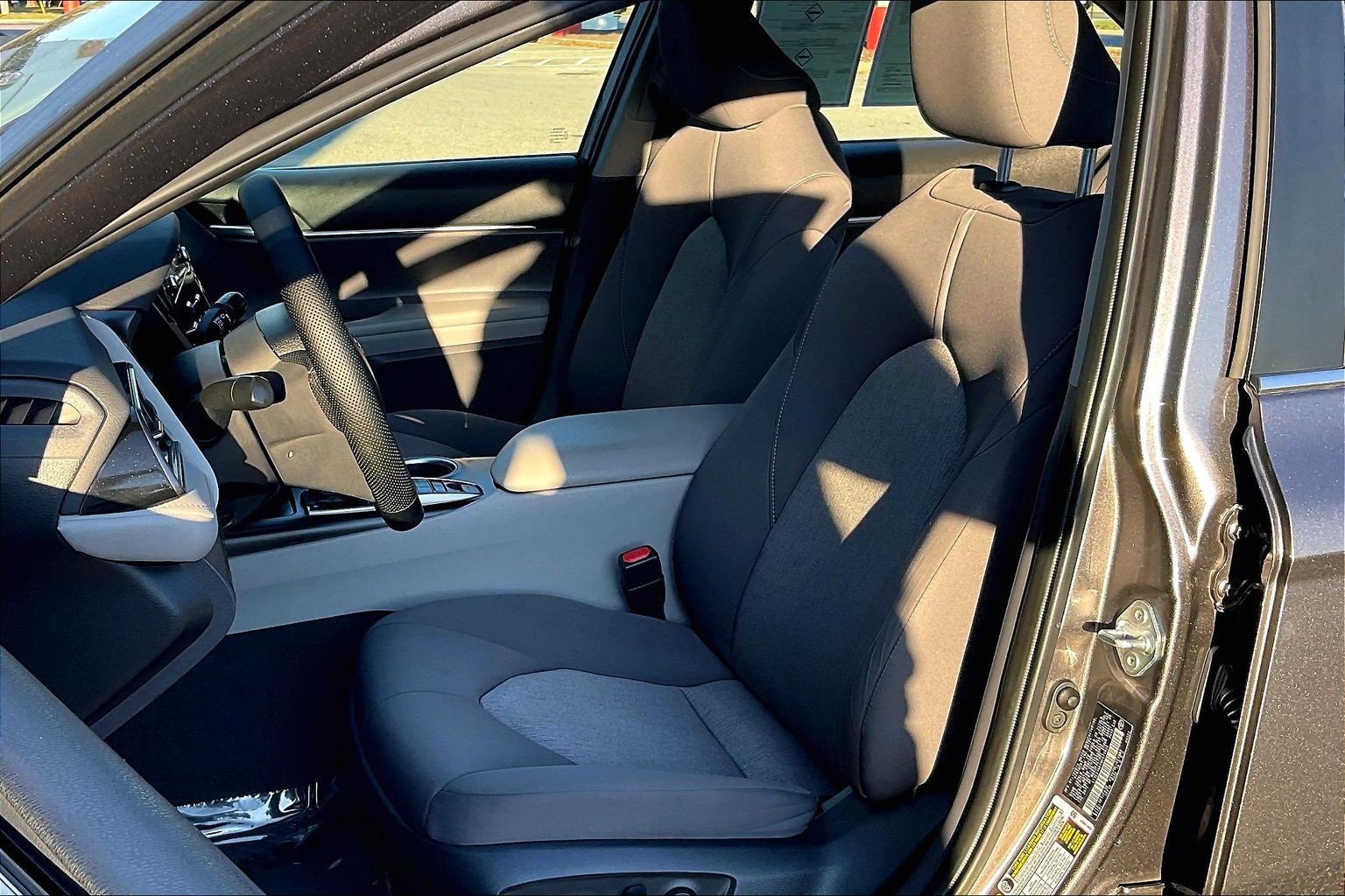 Used 2022 Toyota Camry LE FWD image 29