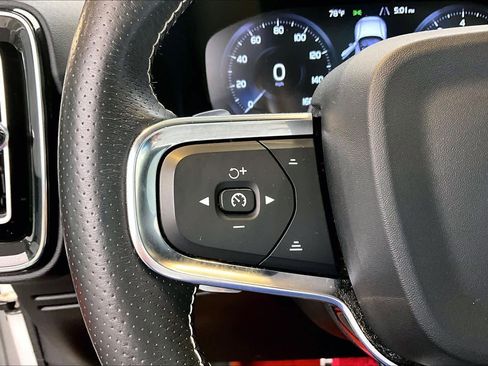 Used 2019 Volvo XC40 T5 R-Design image 24