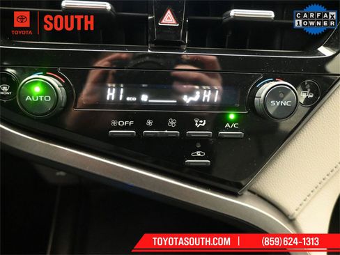 Used 2023 Toyota Camry SE image 16