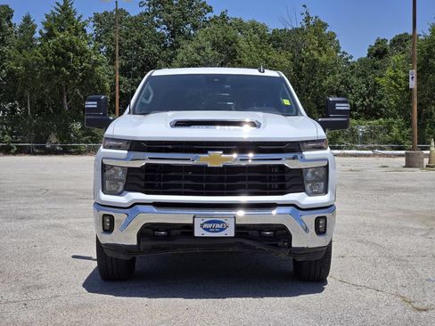 Used 2025 Chevrolet Silverado 2500 LT AWD/4WD image 2