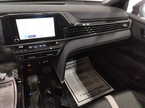 Used 2025 Toyota Camry SE image 22