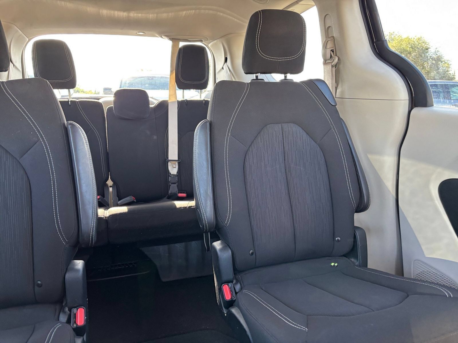 Used 2024 Chrysler Voyager LX FWD image 39