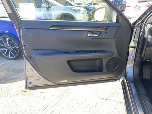 Used 2014 Lexus ES 350 w/ Premium Package FWD image 13