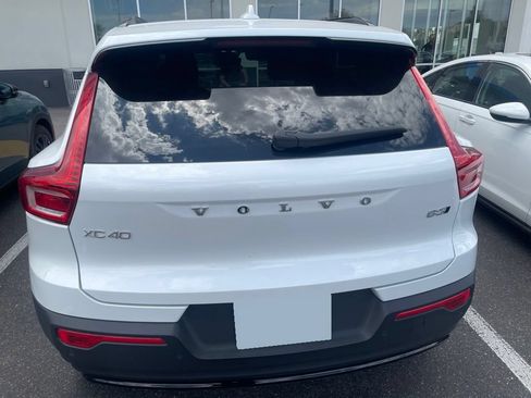 Used 2023 Volvo XC40 B5 Ultimate AWD/4WD image 5