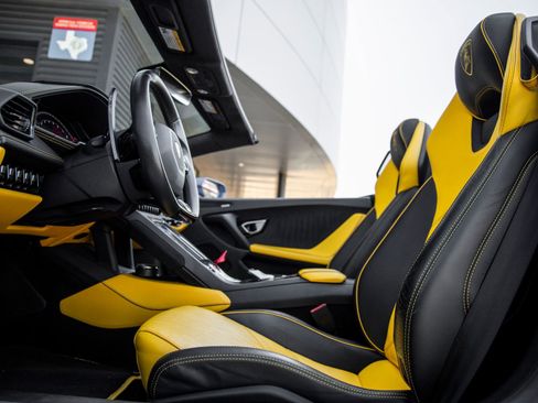 Used 2020 Lamborghini Huracan EVO image 24