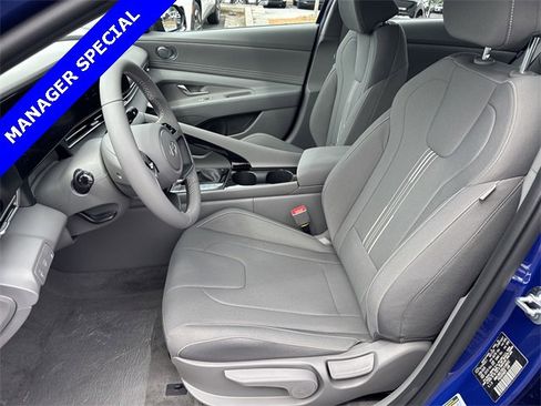 New 2025 Hyundai Elantra SEL image 9