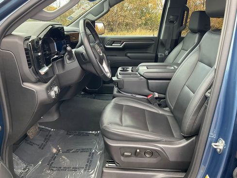 Used 2024 GMC Sierra 1500 SLT image 2